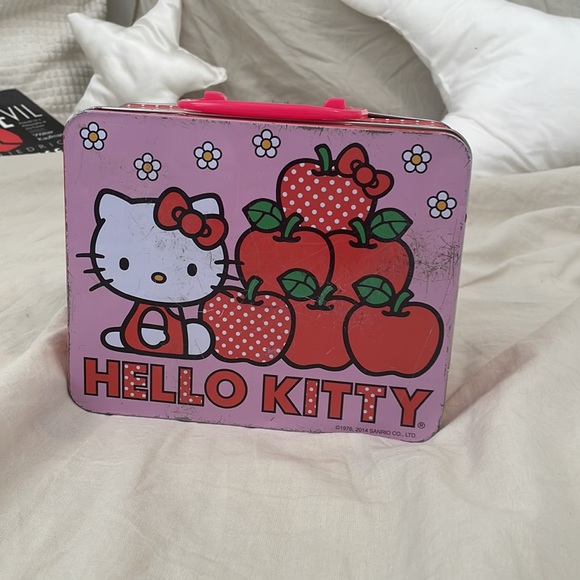 Y2k kawaii hello kitty lunchbox tin room decor kidcore vibes - Picture 3 of 5